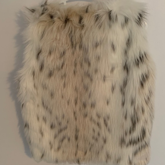 Girls Faux fur vest - Picture 3 of 5